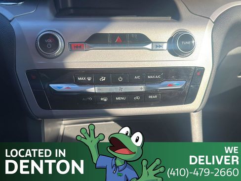 Used 2023 Ford Explorer XLT image 22