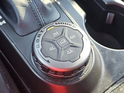 Used 2023 Ford Bronco Badlands image 9