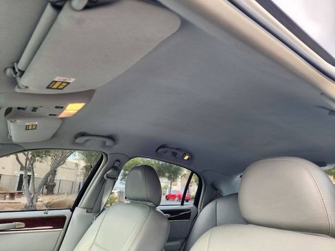 Used 2004 Lincoln Town Car Signature RWD image 28