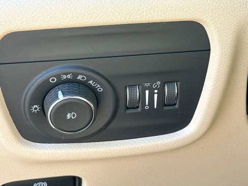 Used 2022 Jeep Grand Cherokee Limited AWD/4WD image 28
