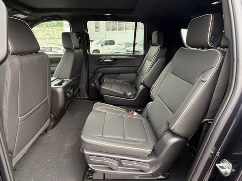 New 2025 Chevrolet Suburban Premier image 14