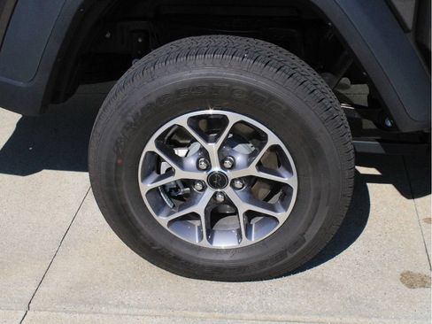 Used 2026 Jeep Gladiator Sport AWD/4WD image 11