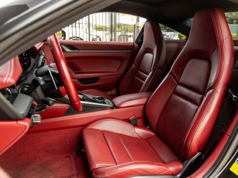 Certified 2021 Porsche 911 Carrera RWD image 5