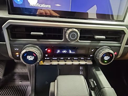 Used 2025 Toyota 4Runner Limited image 18