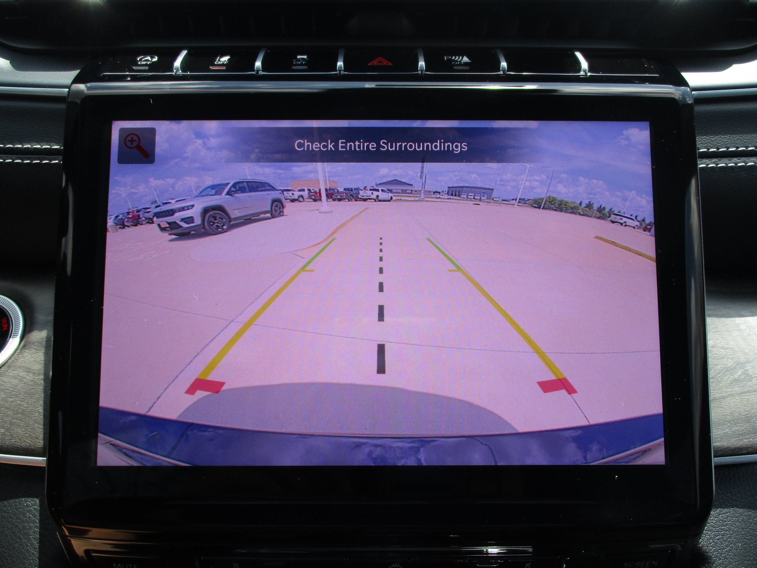 Used 2025 Jeep Grand Cherokee L Limited w/ Black Appearance Package AWD/4WD image 27