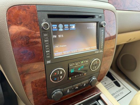 Used 2014 Chevrolet Suburban LTZ image 33