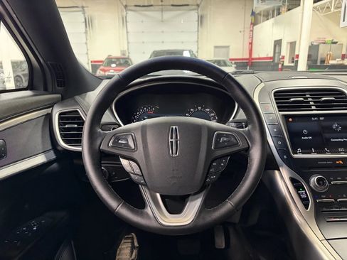 Used 2017 Lincoln MKX Premiere image 32