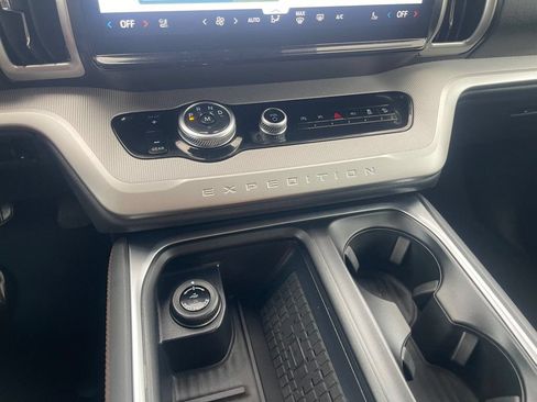 Used 2025 Ford Expedition Active AWD/4WD image 20
