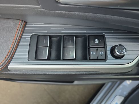 Used 2024 Toyota Sienna XSE FWD image 29