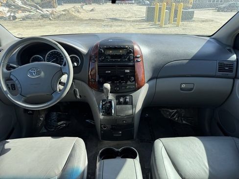 Used 2005 Toyota Sienna XLE image 27