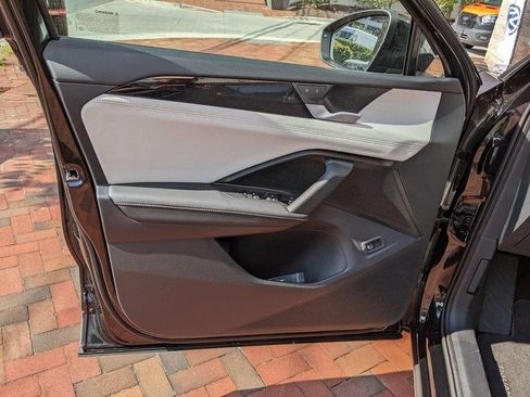 New 2026 Volkswagen Tiguan SE image 9