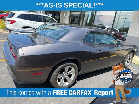 Used 2015 Dodge Challenger SXT RWD image 4