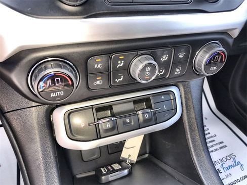 Used 2023 GMC Acadia SLE w/ Driver Convenience Package image 18