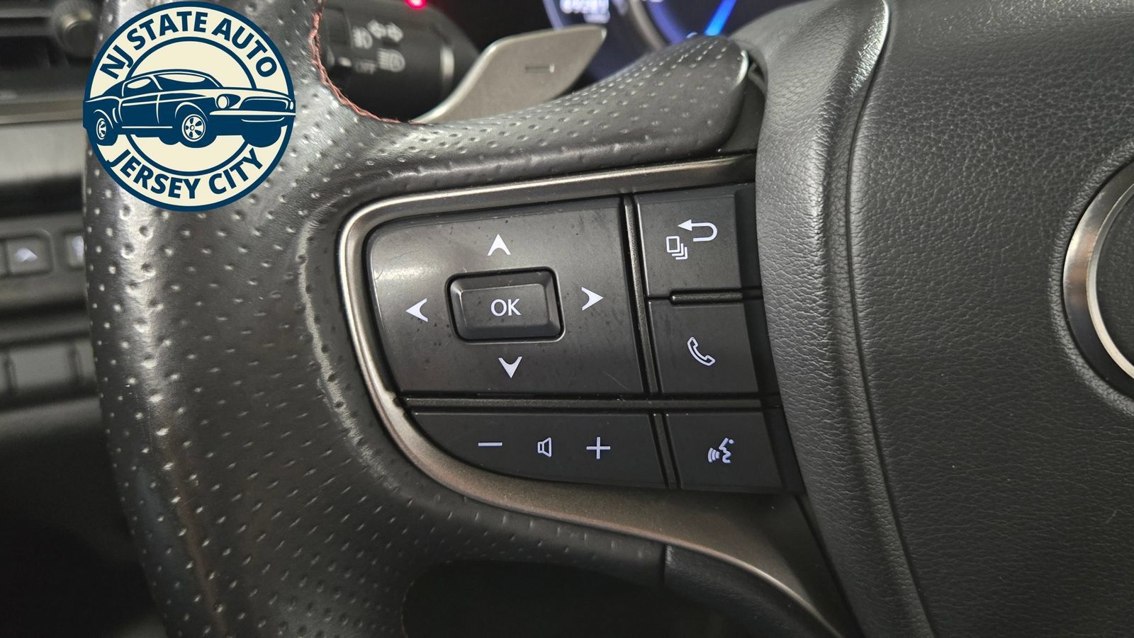 Used 2021 Lexus UX 200 F Sport w/ Accessory Package (Z1) FWD image 13