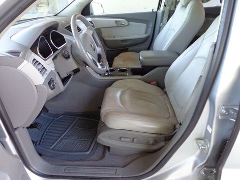 Used 2011 Chevrolet Traverse LT AWD/4WD image 13