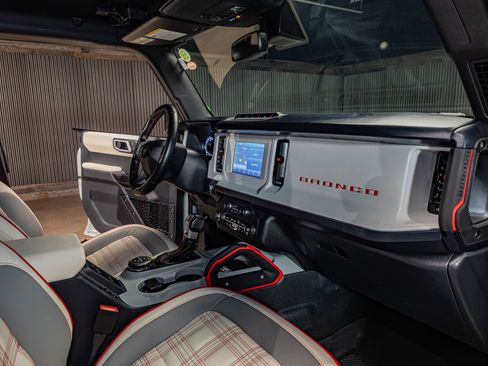 Used 2023 Ford Bronco Heritage Edition AWD/4WD image 16