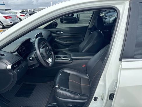 Used 2022 Nissan Altima 2.5 SR w/ Midnight Edition Package image 2