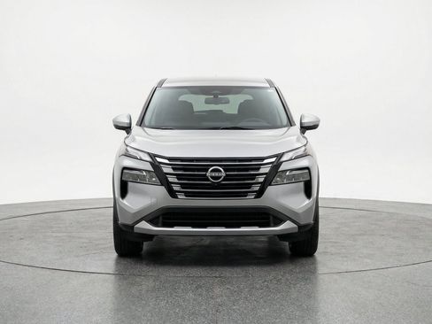 Used 2025 Nissan Rogue SV FWD image 2