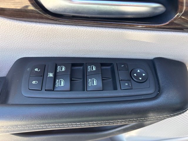 Used 2022 Chrysler Pacifica Limited FWD image 29