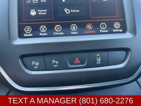Used 2021 Jeep Cherokee Trailhawk w/ Technology Group AWD/4WD image 23