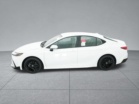 Used 2025 Toyota Camry SE w/ Multimedia Upgrade Package FWD image 4