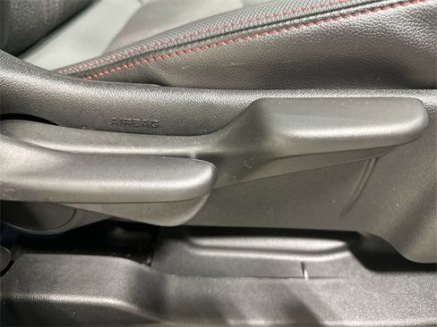 Used 2022 Chevrolet Equinox RS w/ Infotainment Package image 28