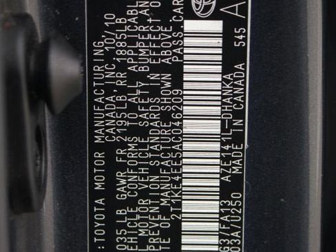 Used 2010 Toyota Matrix S image 17