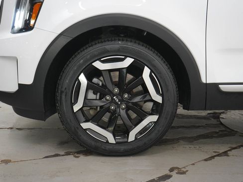 Used 2023 Kia Telluride EX w/ EX Captain's Chair Package AWD/4WD image 31
