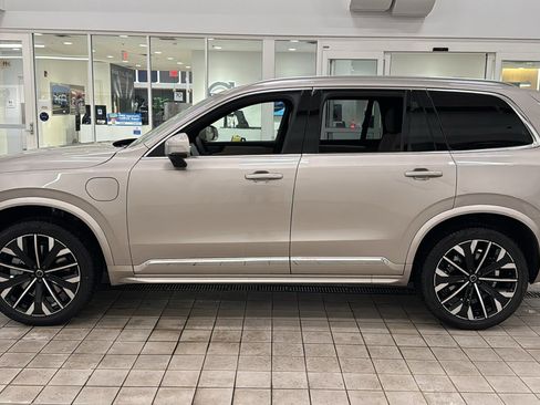 New 2026 Volvo XC90 T8 Plus image 8