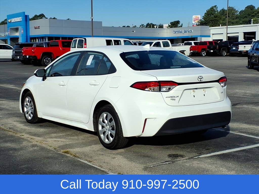 Used 2025 Toyota Corolla LE FWD image 4