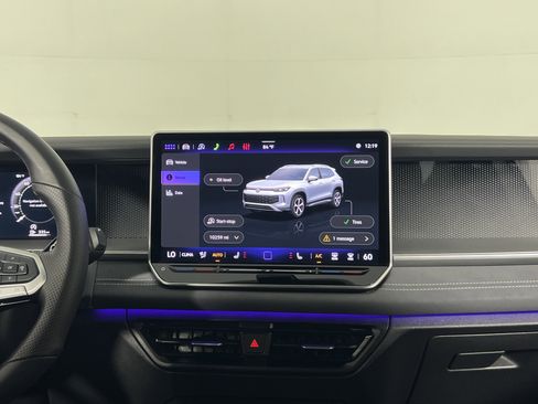 Used 2026 Volkswagen Tiguan SE R-Line FWD image 17
