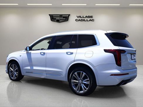 Used 2023 Cadillac XT6 Premium Luxury FWD image 3