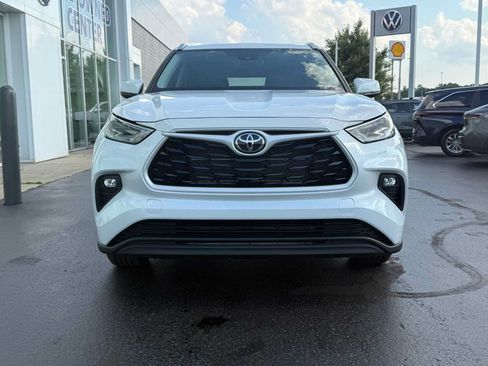 Used 2026 Toyota Highlander XLE AWD/4WD image 2