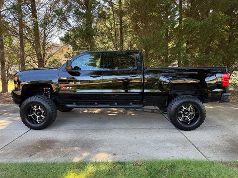 Used 2017 Chevrolet Silverado 2500 LTZ image 22