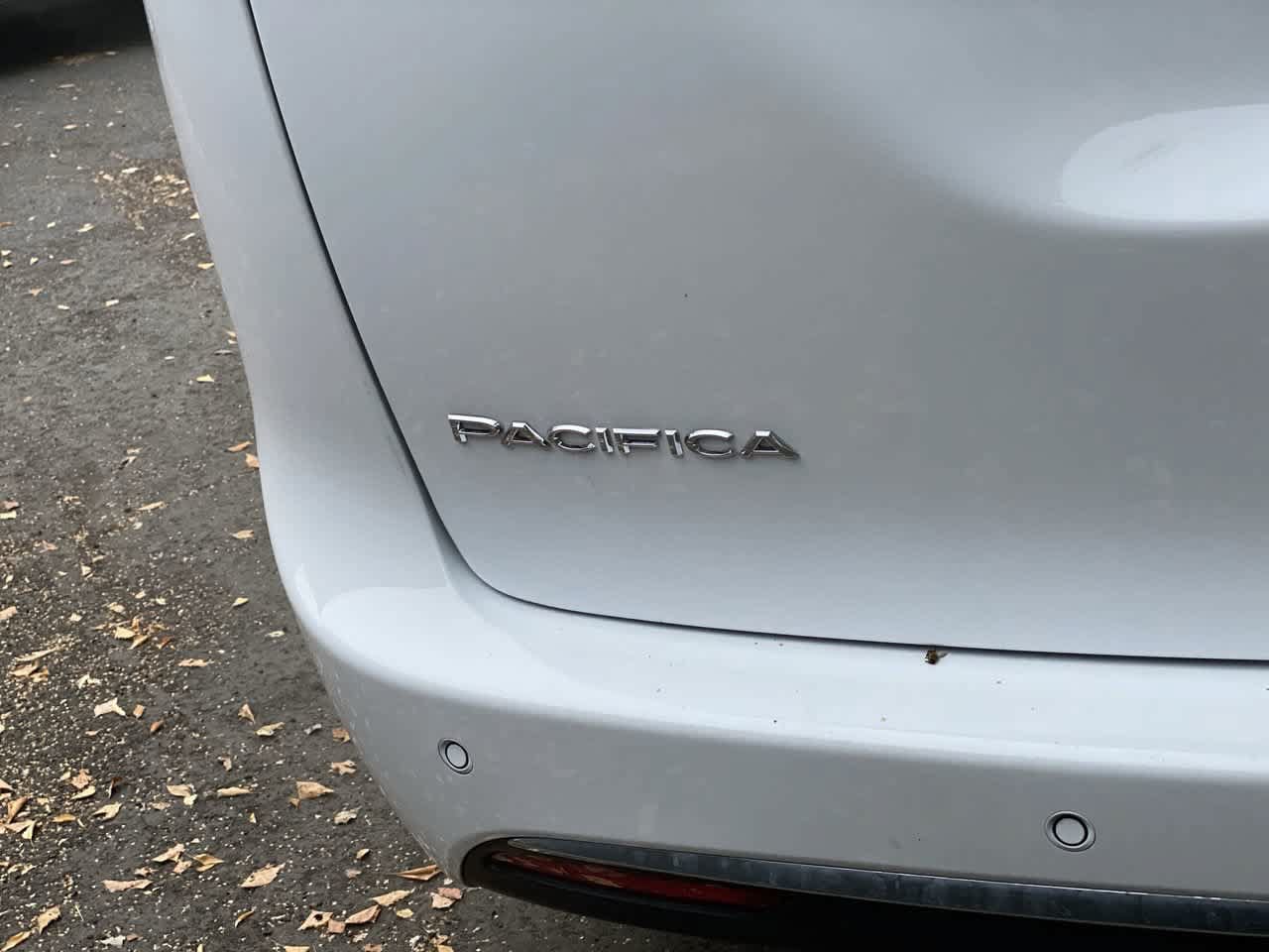 Used 2025 Chrysler Pacifica Select FWD image 10