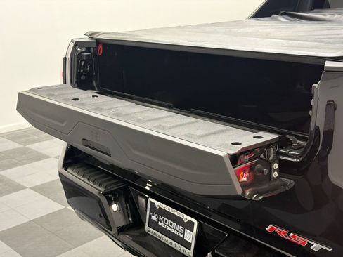 Used 2025 Chevrolet Silverado EV RST AWD/4WD image 8