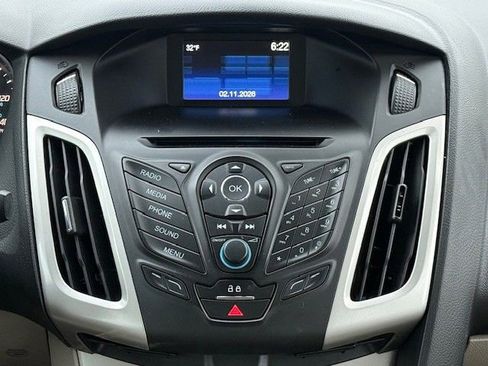 Used 2014 Ford Focus SE FWD image 19