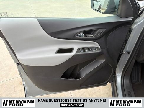Used 2023 Chevrolet Equinox LT FWD image 17