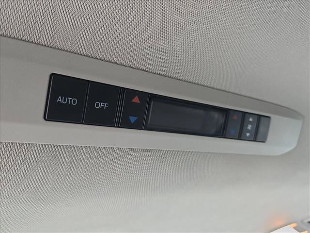 Used 2025 Toyota Sienna XLE FWD image 15