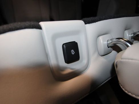 Used 2025 Lincoln Aviator AWD image 26