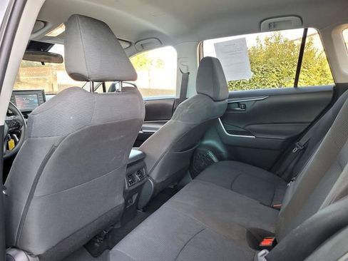 Used 2022 Toyota RAV4 LE w/ Carpet Mat Package (TMS) FWD image 15