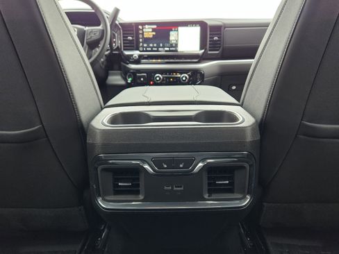 Used 2025 GMC Sierra 3500 SLT image 13