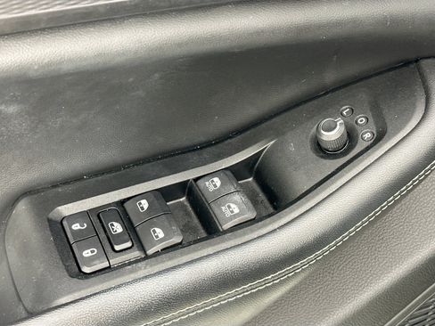 Used 2023 Jeep Grand Cherokee L Laredo RWD image 17