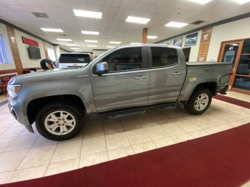 Used 2021 Chevrolet Colorado LT w/ Safety Package RWD image 2