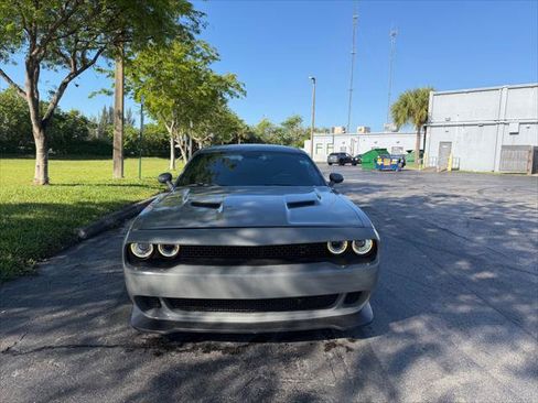 Used 2017 Dodge Challenger R/T w/ Driver Convenience Group RWD image 8