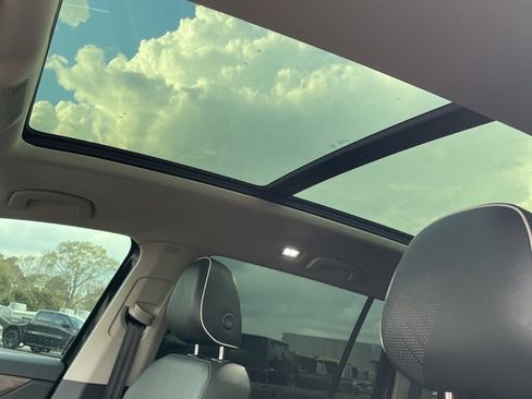 Used 2025 Volkswagen Atlas SEL Premium R-Line image 6