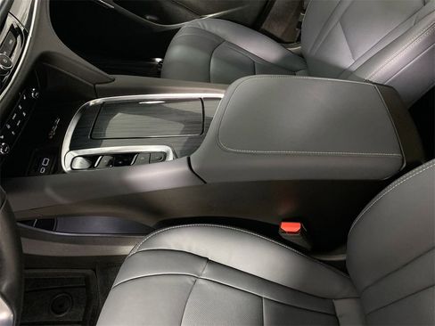 Used 2023 Buick Enclave Essence image 20