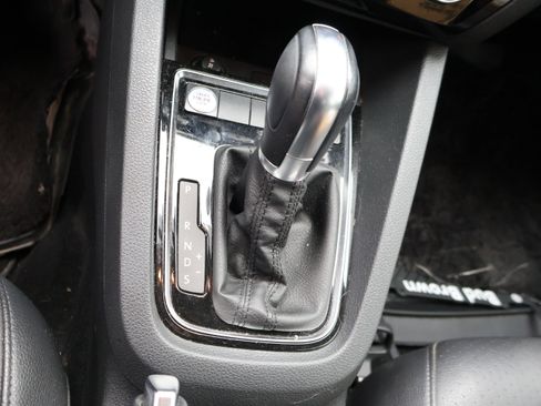 Used 2017 Volkswagen Jetta SEL image 30