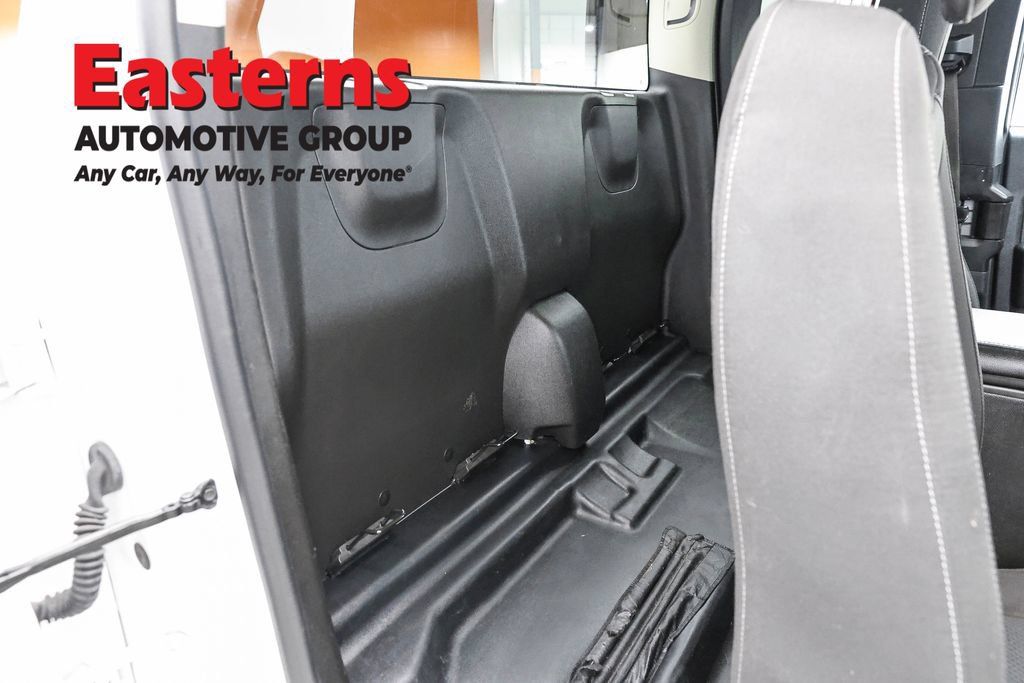 Used 2022 Chevrolet Colorado LT w/ Fleet Safety Package RWD image 26
