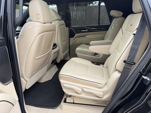 Used 2021 Cadillac Escalade Premium Luxury image 21